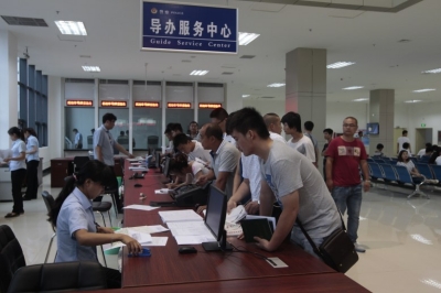 鄭州市車(chē)管開(kāi)啟“一站式”服務(wù) 便民設(shè)施完備
